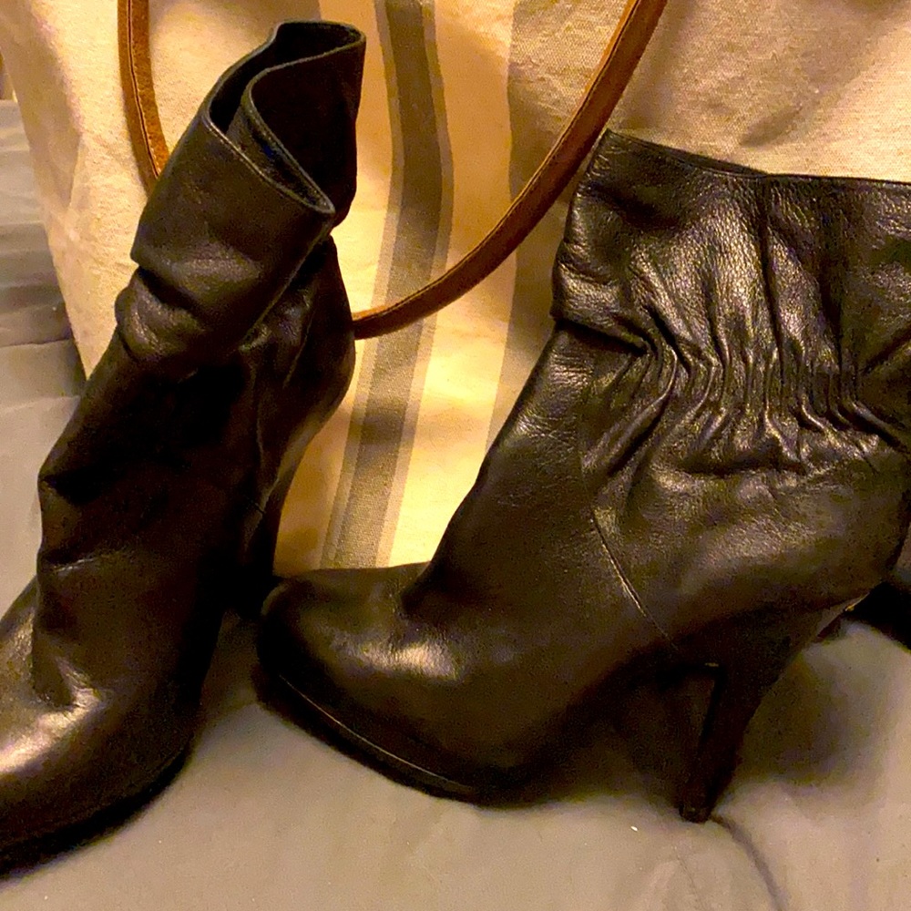Great MICHAEL KORS higher line leather booties with lots of life left in them